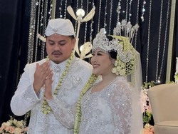 Demi Vincent dan Desta, Boiyen Rela Geser Tanggal Nikah