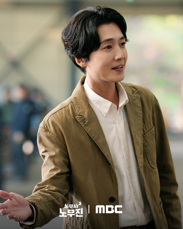 Jung Hyung Ho di Oh My Ghost Clients/ Foto: MBC Jung Hyung Ho jadi pengacara ketenagakerjaan para hantu.