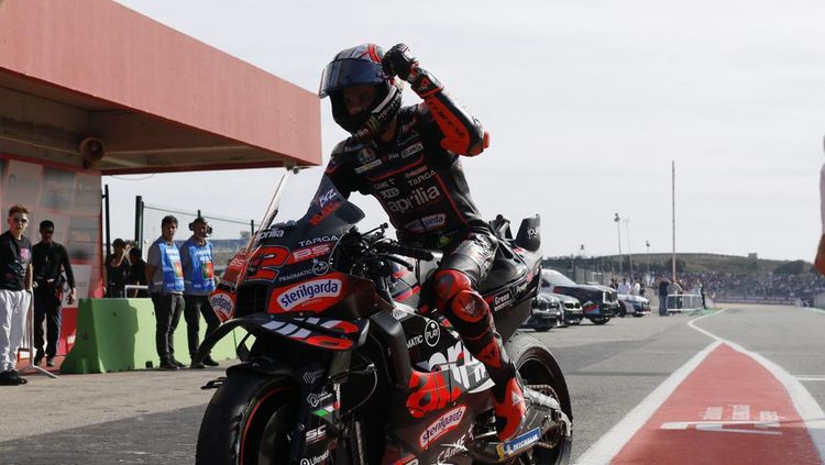 Bezzecchi Mengunci Pole Position MotoGP Valencia 2025