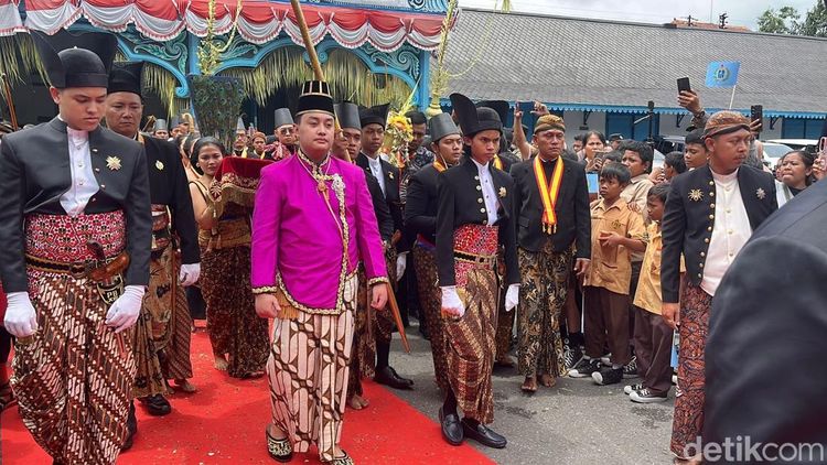 Paku Buwono XIV Raja Baru Keraton Solo: Menguak Babak Selanjutnya Kepemimpinan Jawa