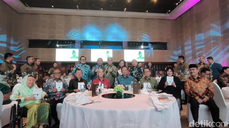 Try Sutrisno di Usia 90: Bongkar Pola Asuh Jenderal Lewat Buku Baru