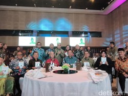 Try Sutrisno Syukuran Ultah ke-90, Luncurkan Buku Pola Asuh ala Jenderal