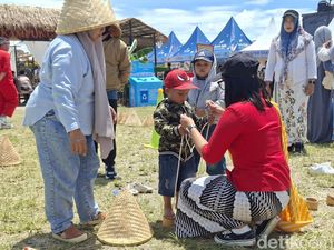 Melatih Keseimbangan dan Filosofi Hidup melalui Kelom Batok Bambu