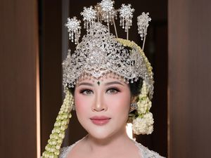 8 Potret Boiyen Pesek Menikah, Tampil Manglingi Pakai Siger Sunda