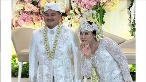 Lihat Lagi Gaya Boyen Jadi Pengantin yang Kini Resmi Gugat Cerai Suami