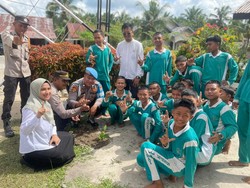 Gerakan Penanaman 21.000 Pohon, Polres Dumai Ajak Pelajar Hijaukan Sekolah