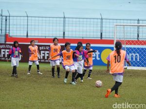 Ribuan Pelajar Putri SD Serbu Stadion Gajayana Malang