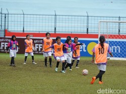 Ribuan Pelajar Putri SD Serbu Stadion Gajayana Malang