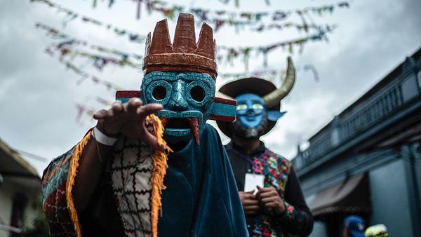 Tradisi dan Warna-Warni di Festival Topeng Menari Coscomatepec