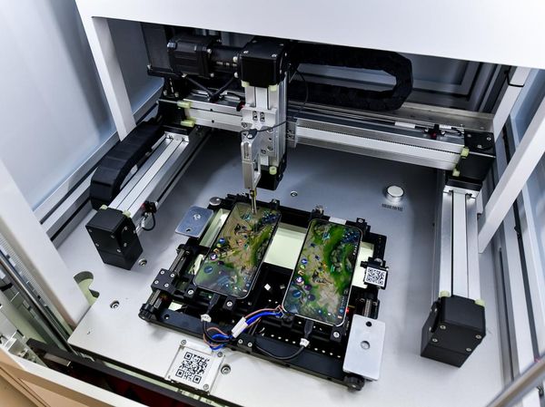 Melihat Lab Pengujian Software HP Oppo yang Tak Pernah Tidur