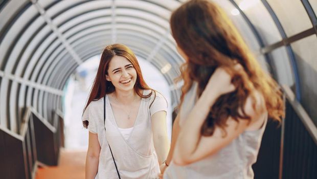 Sikap baik yang melampaui batas dapat membuat seseorang dimanfaatkan orang lain. Perilaku selalu memberi tanpa jeda sendiri sering lahir dari kebutuhan untuk diterima. Dalam hal ini, pengelolaan batasan diri bisa membantu menjaga kebaikan tetap proporsional bagi diri sendiri maupun orang lain.