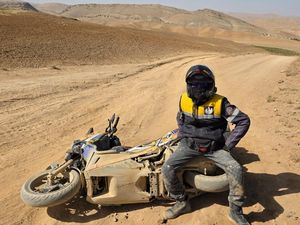 Cerita Bikers Indonesia Umrah Naik Motor, Ngerasain Isi Bensin Rp 500 per Liter