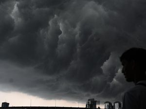 Mau Berlibur di Weekend Ini? Cek Dulu Peringatan Dini Cuaca Hujan dari BMKG Yuk