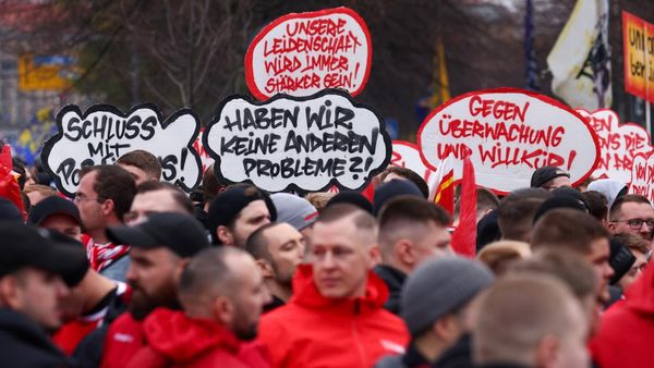 Jelang Laga Piala Dunia, Fans Sepakbola Jerman Gelar Aksi Protes