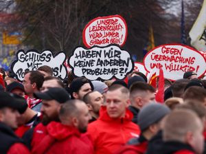 Jelang Laga Piala Dunia, Fans Sepakbola Jerman Gelar Aksi Protes