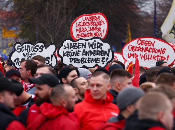 Jelang Laga Piala Dunia, Fans Sepakbola Jerman Gelar Aksi Protes