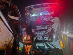 Kecelakaan Beruntun 3 Bus di Tol Batang