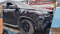 Fortuner Tabrak Angkot di Sukabumi, 3 Orang Dikabarkan Terluka
