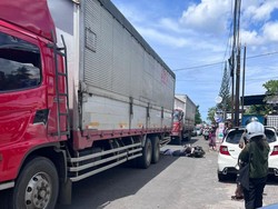 Terpeleset Pasir lalu Terlindas Truk Tronton, Pemotor di Buleleng Tewas