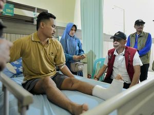 Wamensos Agus Jabo Salurkan Bantuan untuk Korban Longsor Cilacap