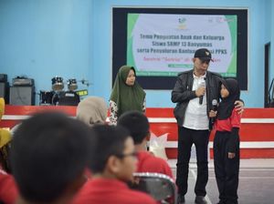Kunjungan ke SRMP 13 Banyumas, Wamensos Minta Siswa Disiplin-Hormati Guru
