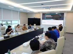 Kemenko Perekonomian Sambangi Fasilitas Pembuatan Baterai EV di Karawang