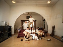 Momen Prilly Kumpul Bareng Keluarga Omara Esteghlal di Rumah Kenangan