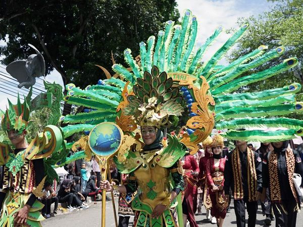 Pawai Budaya Nusantara Meriahkan HUT Lampung Selatan ke-69