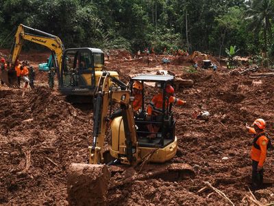 Pencarian Dikebut, Puluhan Ekskavator Dikerahkan untuk Temukan Korban Longsor di Cilacap