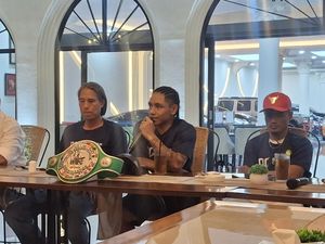 Kalahkan Petinju Thailand, Forlan Rivaldo Rebut Gelar WBC Asia