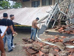 Gazebo Ambruk Timpa Mahasiswa Latihan Teater di Tasikmalaya, 17 Orang Luka