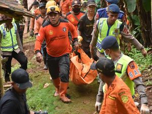 Drone Hingga Anjing Pelacak Dikerahkan Cari 10 Korban Longsor Cilacap
