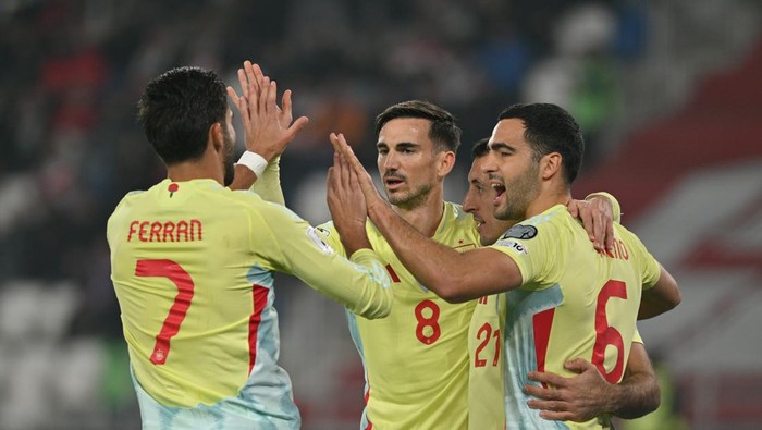 TBILISI, GEORGIA - NOVEMBER 15: Mikel Oyarzabal of Spain celebrates his goal with Ferran Torres, Fabian Ruiz and Mikel Merino of Spain  during the FIFA World Cup 2026 qualifier match between Georgia and Spain at Dinamo Arena on November 15, 2025 in Tbilisi, Georgia. (Photo by Levan Verdzeuli/Getty Images)