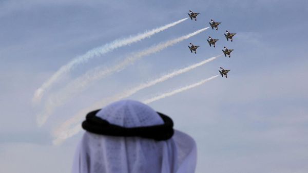 Atraksi Udara Spektakuler Warnai Pembukaan Dubai Airshow 2025