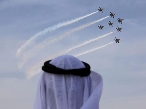 Atraksi Udara Spektakuler Warnai Pembukaan Dubai Airshow 2025