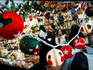 Berburu Pernak-Pernik Natal di Bryant Park New York
