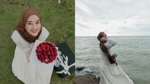 Dinda Hauw Rayakan Ultah ke-29 di Tepi Pantai Pakai Cake Strawberry