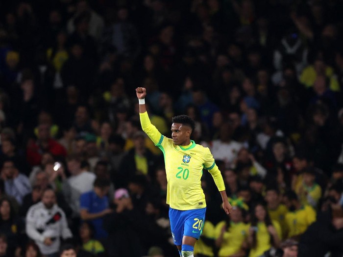 LONDON, ENGLAND - NOVEMBER 15: Estevao of Brazil celebrates after scoring a goal to make it 1-0  during the International Friendly between Brazil and Senegal at Emirates Stadium on November 15, 2025 in London, England. (Photo by Catherine Ivill - AMA/Getty Images)