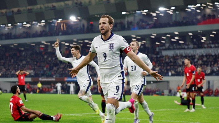 Soccer Football - World Cup - UEFA Qualifiers - Group K - Albania v England - Air Albania Stadium, Tirana, Albania - November 16, 2025 Englands Harry Kane celebrates scoring their first goal Action Images via Reuters/Peter Cziborra     TPX IMAGES OF THE DAY