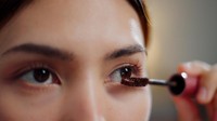 Cara Membersihkan Mascara Waterproof yang Benar Tanpa Bikin Bulu Mata Rontok