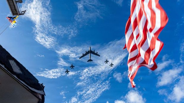 F/A-18E/F Super Hornets and a U.S. Air Force B-52 Stratofortress fly over the U.S. Navy’s Gerald R. Ford Carrier Strike Group in the Atlantic Ocean November 13, 2025.  U.S. Navy/Seaman Zamirah Connor/Handout via REUTERS. THIS IMAGE HAS BEEN SUPPLIED BY A THIRD PARTY.