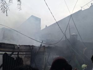 Kesaksian Ketua RW soal Kebakaran di Jatipulo Jakbar: Kabel SUTET Putus