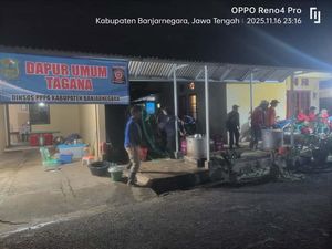 Kemensos Salurkan Bantuan & Bangun Dapur Umum Korban Longsor Banjarnegara