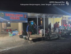 Kemensos Salurkan Bantuan & Bangun Dapur Umum Korban Longsor Banjarnegara