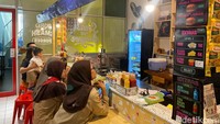 Unik Banget! Ada Gerai Burger ala Amerika Berkonsep Angkringan
