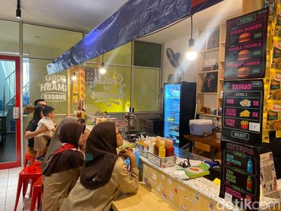 Unik Banget! Ada Gerai Burger ala Amerika Berkonsep Angkringan