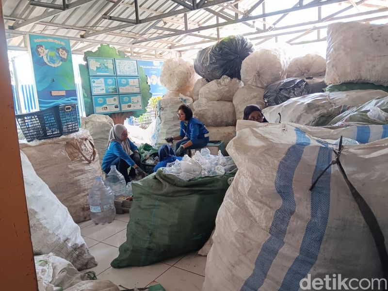 Koperasi Pemulung Berdaya atau Recycle Business Unit (RBU)