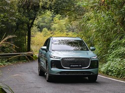 LEPAS Debut di GJAW 2025, Kenalkan Harmoni Desain-Teknologi Modern