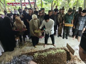 Istri Wiranto Dikebumikan Secara Sederhana di Delingan Karanganyar
