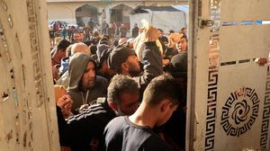 Perjuangan Warga Gaza Mengantre Dua Jam untuk Sebungkus Roti